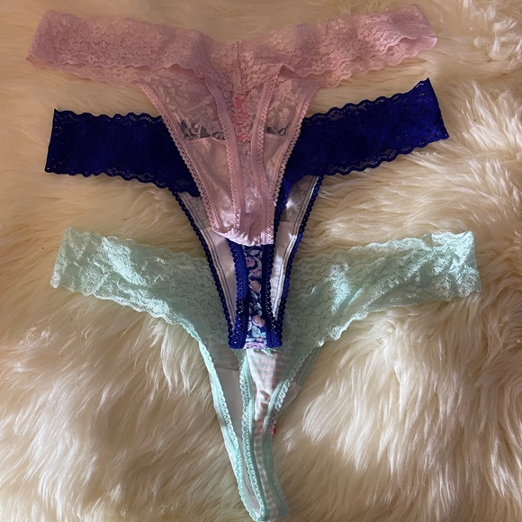 Betsey Johnson thongs NWOT - Picture 2 of 3